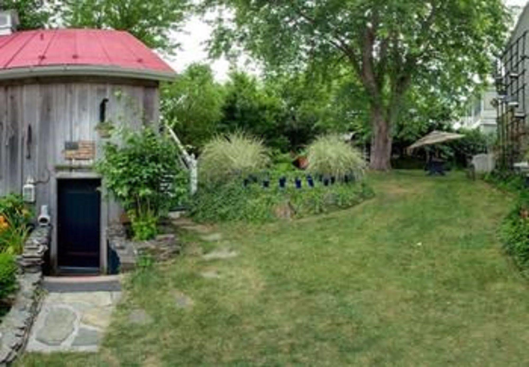 Lily Garden Bed And Breakfast ハーパーズ・フェリー エクステリア 写真