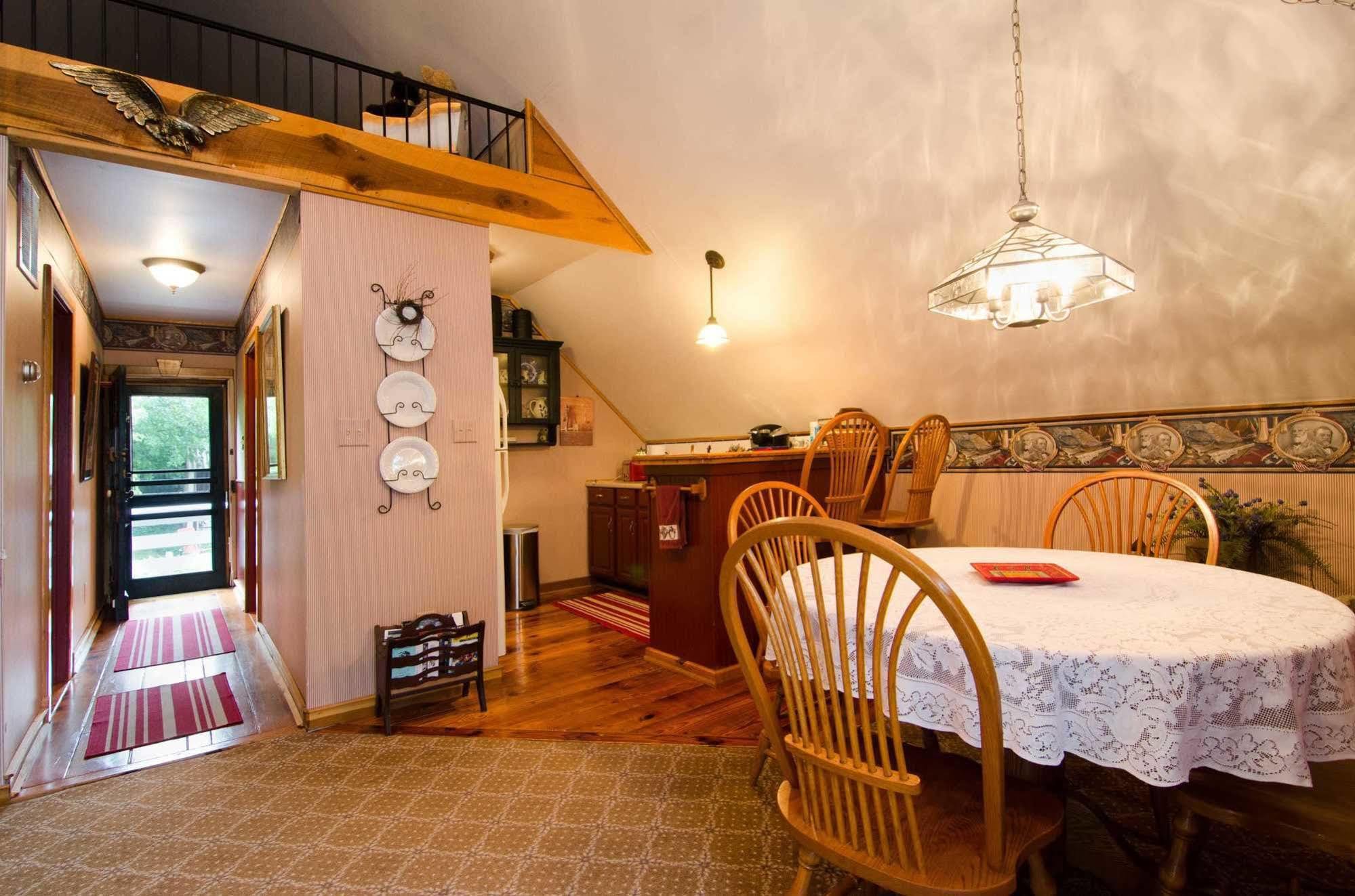 Lily Garden Bed And Breakfast ハーパーズ・フェリー エクステリア 写真