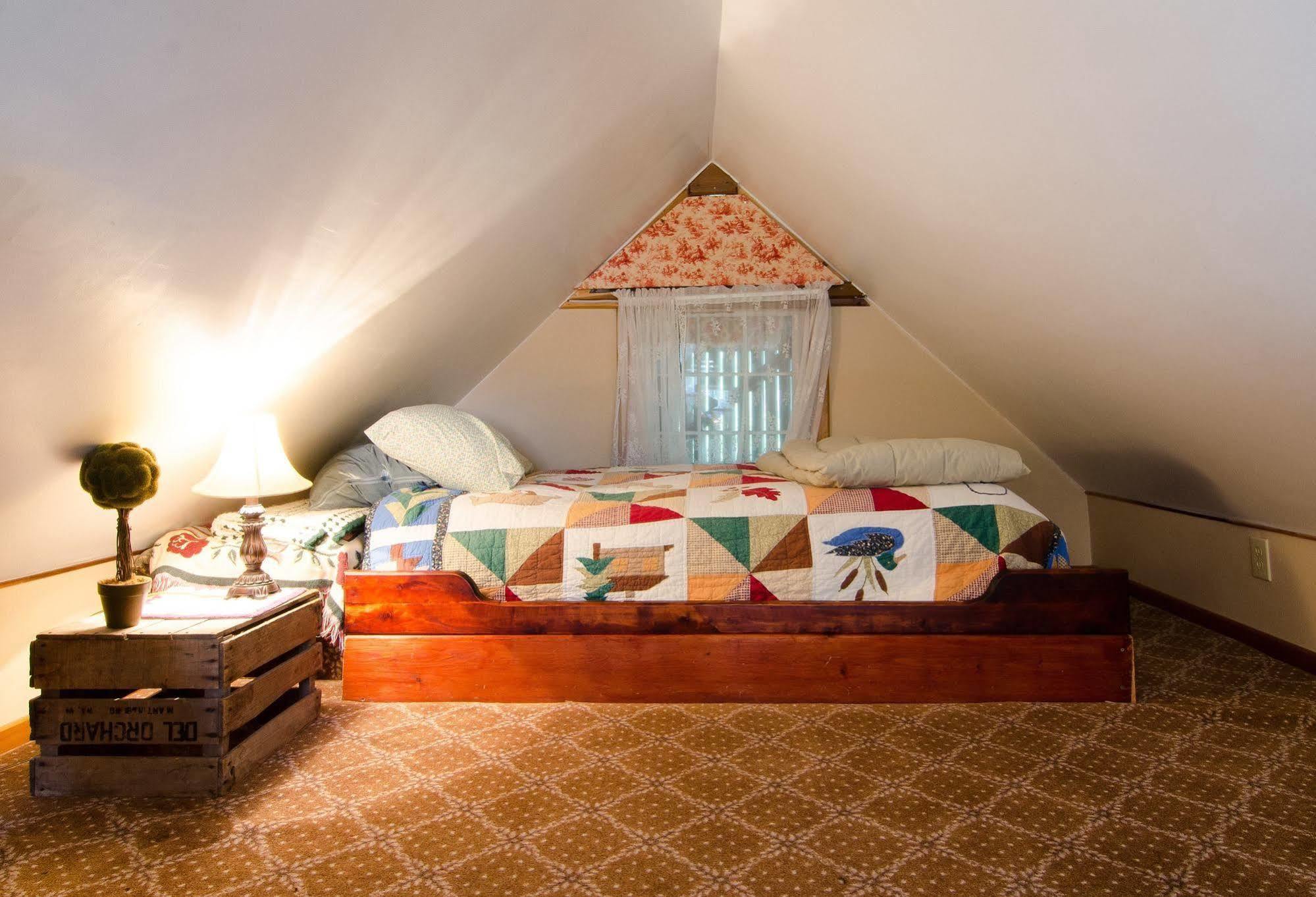 Lily Garden Bed And Breakfast ハーパーズ・フェリー エクステリア 写真