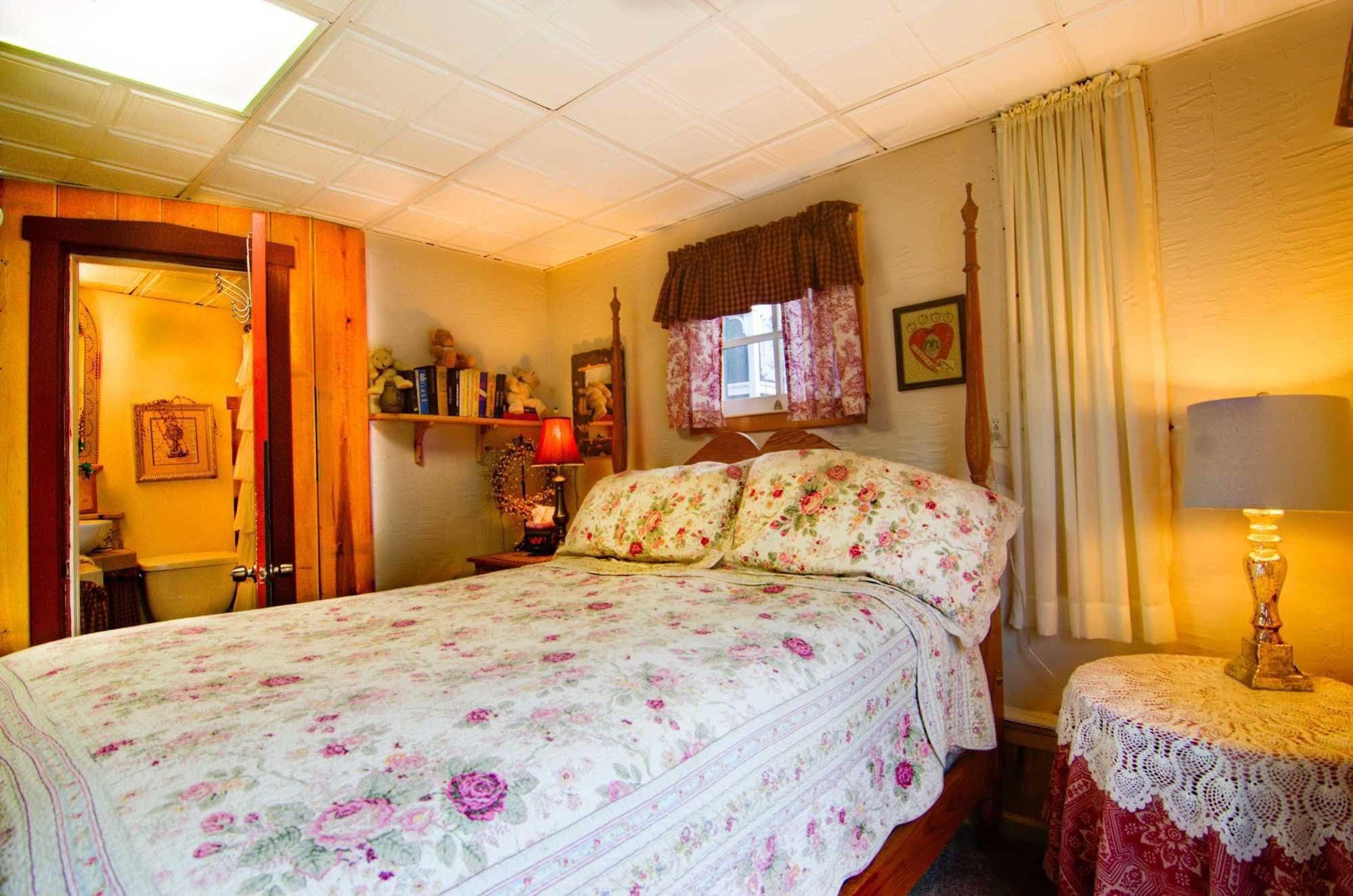 Lily Garden Bed And Breakfast ハーパーズ・フェリー エクステリア 写真