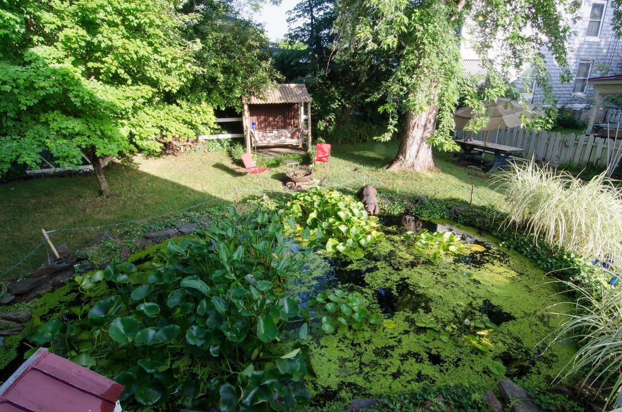 Lily Garden Bed And Breakfast ハーパーズ・フェリー エクステリア 写真